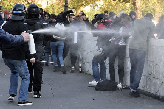 اشتباكات-الشرطة-الفرنسية-مع-المتظاهرين-(9)