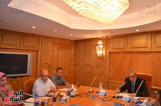 اجتماع، عبد الحميد الهجان، محافظ قنا ،أعضاء مجلس إدارة، المناطق الصناعية (2)
