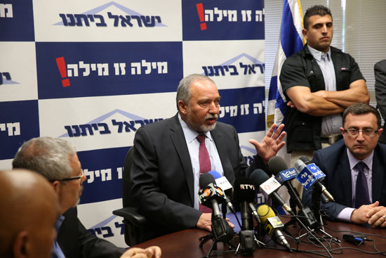 ليبرمان ينضم للحكومة الاسرائيلية ويشغل منصب وزير الدفاع (2)