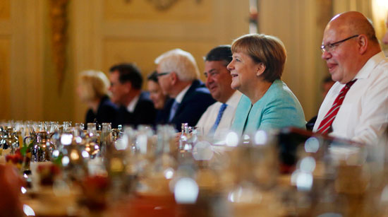 ميركل مع اعضاء الحكومة الألمانية (10)