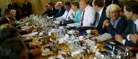 ميركل مع اعضاء الحكومة الألمانية (2)
