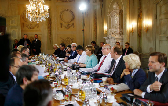 ميركل مع اعضاء الحكومة الألمانية (3)