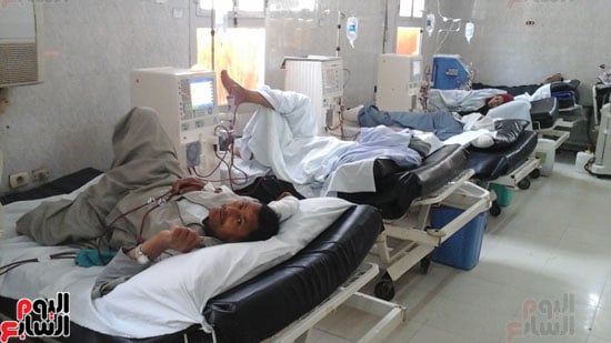 معاناة مرضى الفشل الكلوى بمستشفى كفر صقر (2)