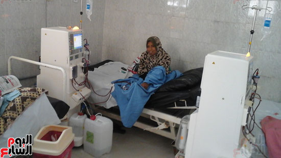 معاناة مرضى الفشل الكلوى بمستشفى كفر صقر (4)