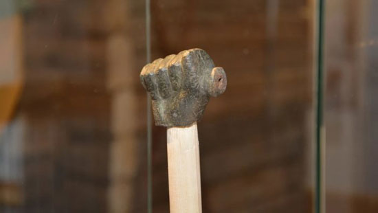 العثور على قبضة يد عمرها 1450 عاما (4)