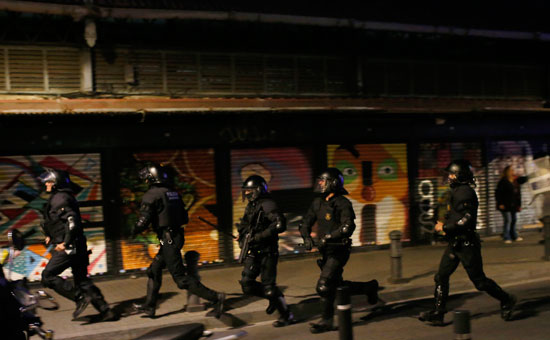 اشتباكات بين الشرطة الإسبانية ومتظاهرى واضعى اليد على الأراضى (11)