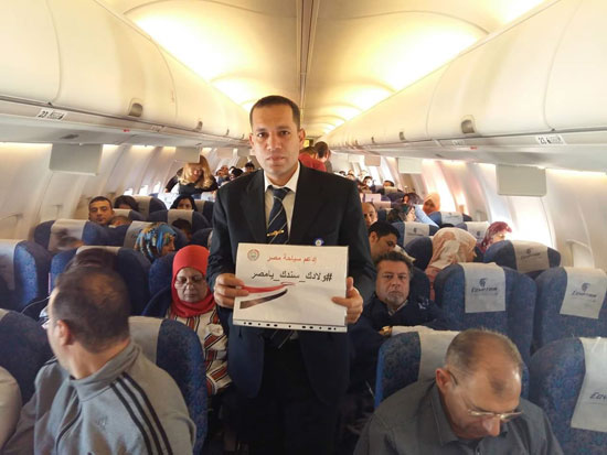 مصريون بالإمارات يدعمون مصر للطيران  (3)