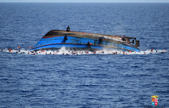 البحرية الليبية تنقذ 500 مهاجر غير شرعى قرب سواحل صبراتة  (5)