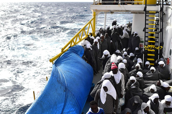 سفينة اكواريوس فسحة أمل للمهاجرين سعيا وراء الحلم الأوروبى (11)