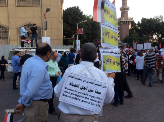 لافتات ممنوع دخول الإخوان تتصدر مسيرة لتأبين ضحايا الطائرة (1)