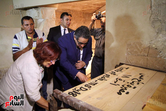 وزير الآثار يفتتح هرم أوناس و3 مقابر بسقارة (14)