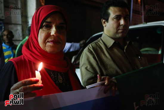 وقفة بالشموع لـالوفد بالإسكندرية لتأبين ضحايا الطائرة المنكوبة (3)