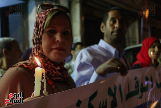 وقفة بالشموع لـالوفد بالإسكندرية لتأبين ضحايا الطائرة المنكوبة (4)