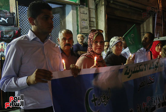 وقفة بالشموع لـالوفد بالإسكندرية لتأبين ضحايا الطائرة المنكوبة (5)