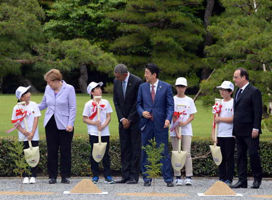  رئيس وزراء اليابان يصطحب زعماء مجموعة الـ7 لمزار دينى قبل انطلاق القمة (11)