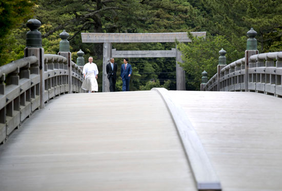  رئيس وزراء اليابان يصطحب زعماء مجموعة الـ7 لمزار دينى قبل انطلاق القمة (6)