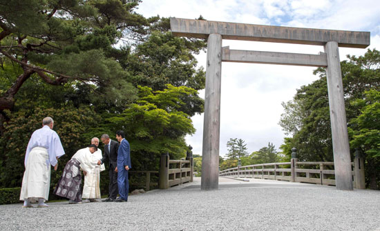  رئيس وزراء اليابان يصطحب زعماء مجموعة الـ7 لمزار دينى قبل انطلاق القمة (7)