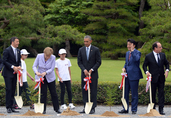  رئيس وزراء اليابان يصطحب زعماء مجموعة الـ7 لمزار دينى قبل انطلاق القمة (8)