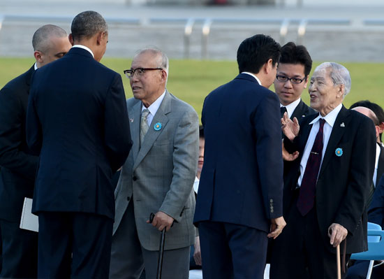 أوباما يواسى الناجين من قنبلة هيروشيما (14)