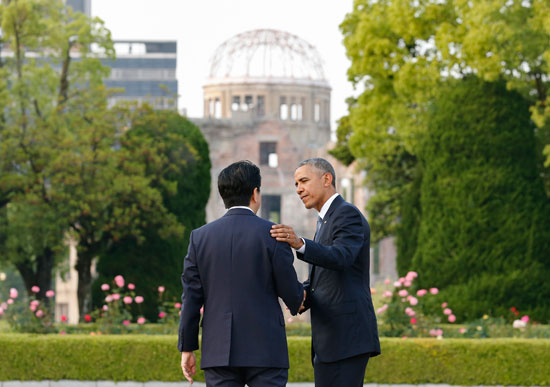 أوباما يواسى الناجين من قنبلة هيروشيما (18)