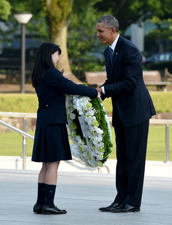 أوباما يواسى الناجين من قنبلة هيروشيما (4)