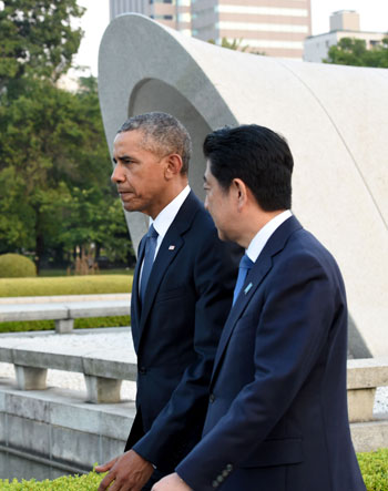 أوباما يواسى الناجين من قنبلة هيروشيما (7)