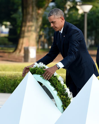 أوباما يواسى الناجين من قنبلة هيروشيما (8)