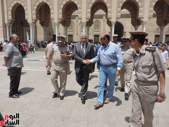 مدير أمن الغربية يتفقد خدمات تأمين المسجد الأحمدى بطنطا (2)