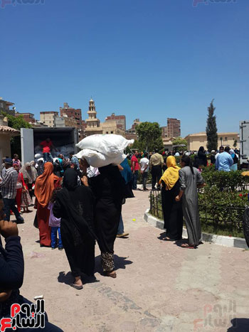 توزيع 3500 جوال للسلع الغذائية غرب الإسكندرية (3)