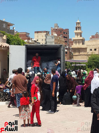 توزيع 3500 جوال للسلع الغذائية غرب الإسكندرية (6)