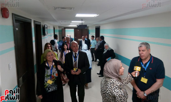 أحمد شوبير ونواب الأقصر يصلون لمستشفى الأورام بالمحافظة  (9)