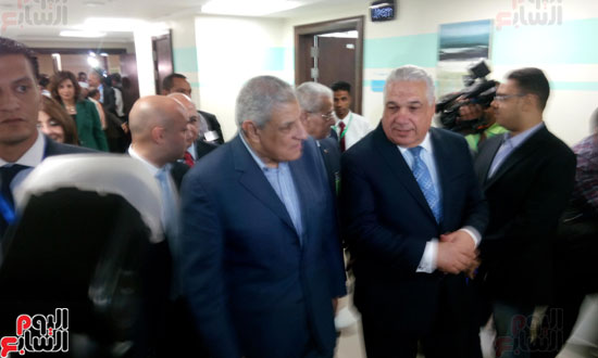 إبراهيم محلب و6 وزراء يفتتحون مستشفى الأورام فى الأقصر (6)