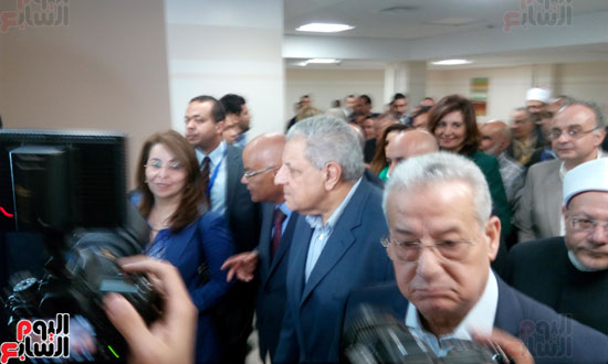 إبراهيم محلب و6 وزراء يفتتحون مستشفى الأورام فى الأقصر (7)