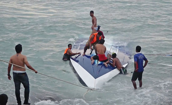 تحطم قارب سريع فى تايلاند (5)