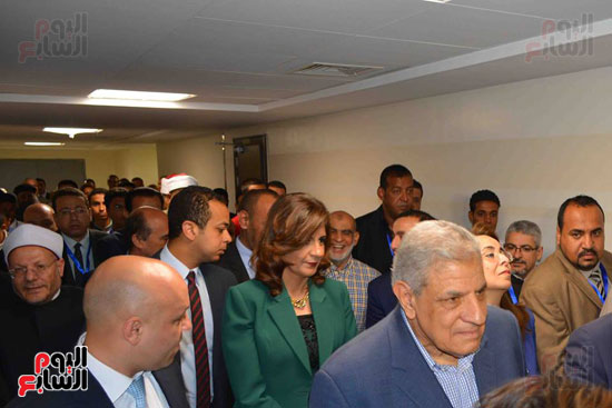 إبراهيم محلب و6 وزراء يفتتحون مستشفى الأورام فى الأقصر  (6)