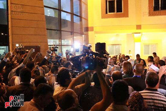 إبراهيم محلب و6 وزراء يفتتحون مستشفى الأورام فى الأقصر  (13)