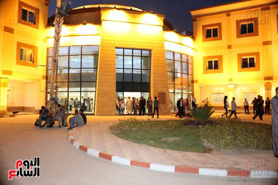 إبراهيم محلب و6 وزراء يفتتحون مستشفى الأورام فى الأقصر  (15)