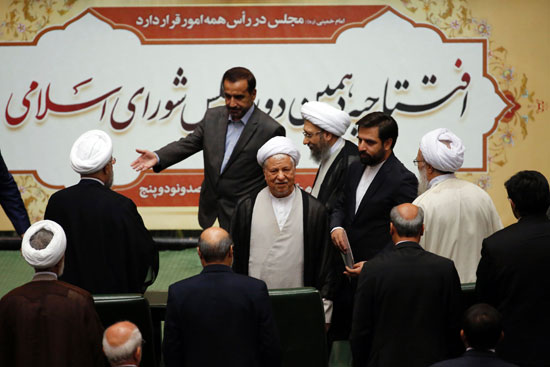 نواب البرلمان الإيرانى يؤدون اليمين بحضور روحانى (1)