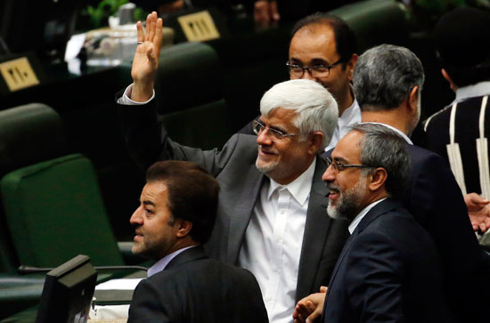 نواب البرلمان الإيرانى يؤدون اليمين بحضور روحانى (10)
