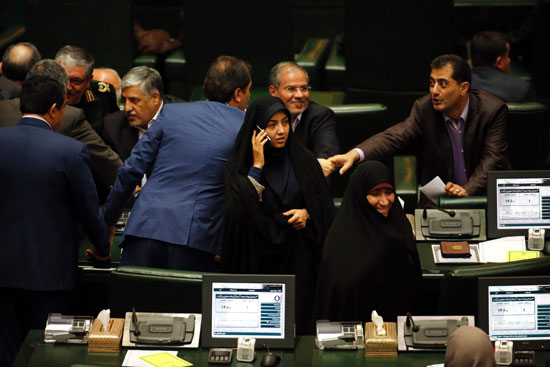 نواب البرلمان الإيرانى يؤدون اليمين بحضور روحانى (12)