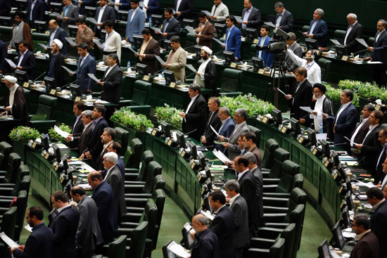 نواب البرلمان الإيرانى يؤدون اليمين بحضور روحانى (4)