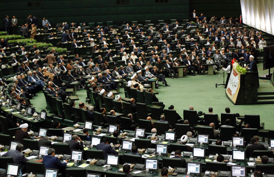 نواب البرلمان الإيرانى يؤدون اليمين بحضور روحانى (6)
