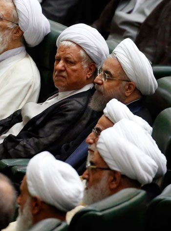 نواب البرلمان الإيرانى يؤدون اليمين بحضور روحانى (9)