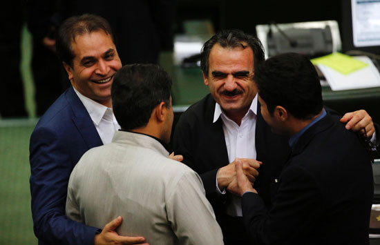 نواب البرلمان الإيرانى يؤدون اليمين بحضور روحانى (14)