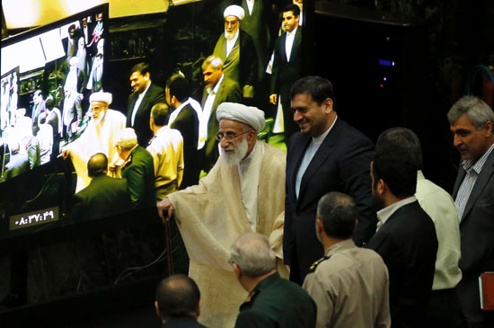 نواب البرلمان الإيرانى يؤدون اليمين بحضور روحانى (17)