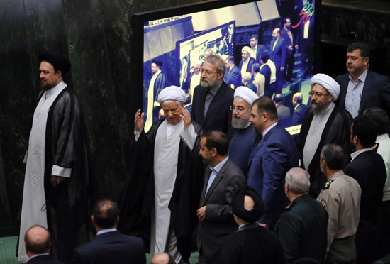نواب البرلمان الإيرانى يؤدون اليمين بحضور روحانى (20)