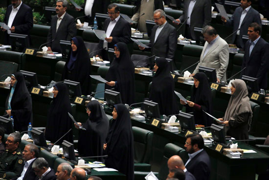 نواب البرلمان الإيرانى يؤدون اليمين بحضور روحانى (21)