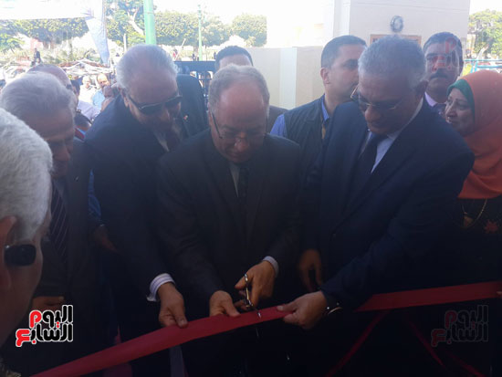  أحمد زكى بدر وزير التنمية المحلية بافتتاح مقر مجلس مدينة ملوى (3)