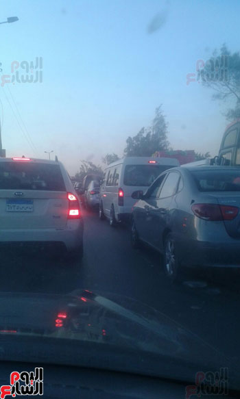 توقف حركة المرور بطريق الإسكندرية الزراعى بسبب تعطل مقطورة (1)