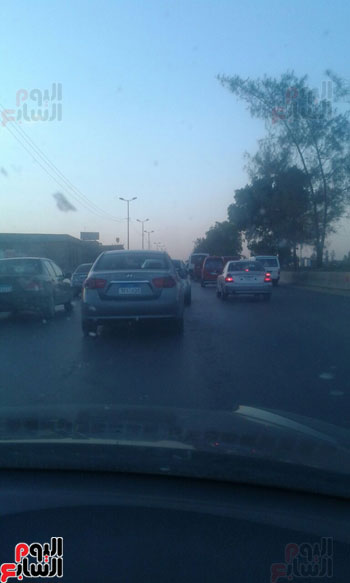 توقف حركة المرور بطريق الإسكندرية الزراعى بسبب تعطل مقطورة (5)